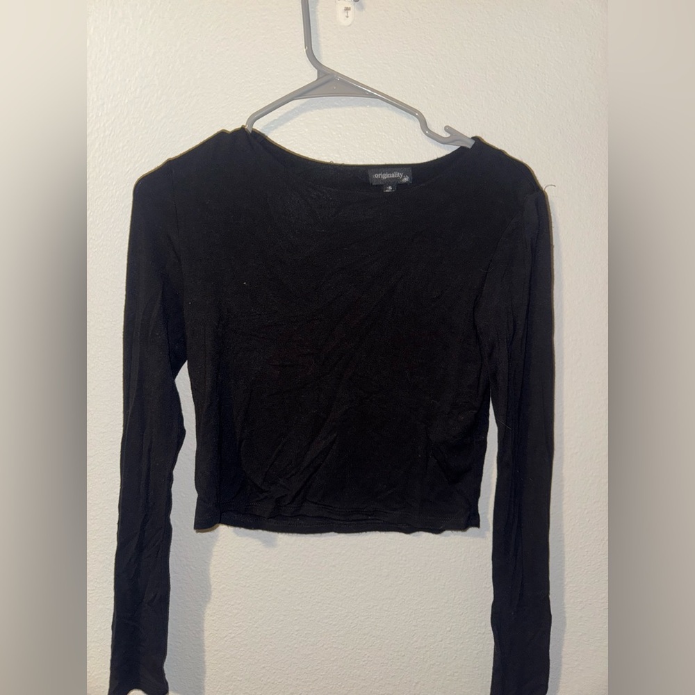 Dry Goods Black Long-Sleeve Cropped Tee
